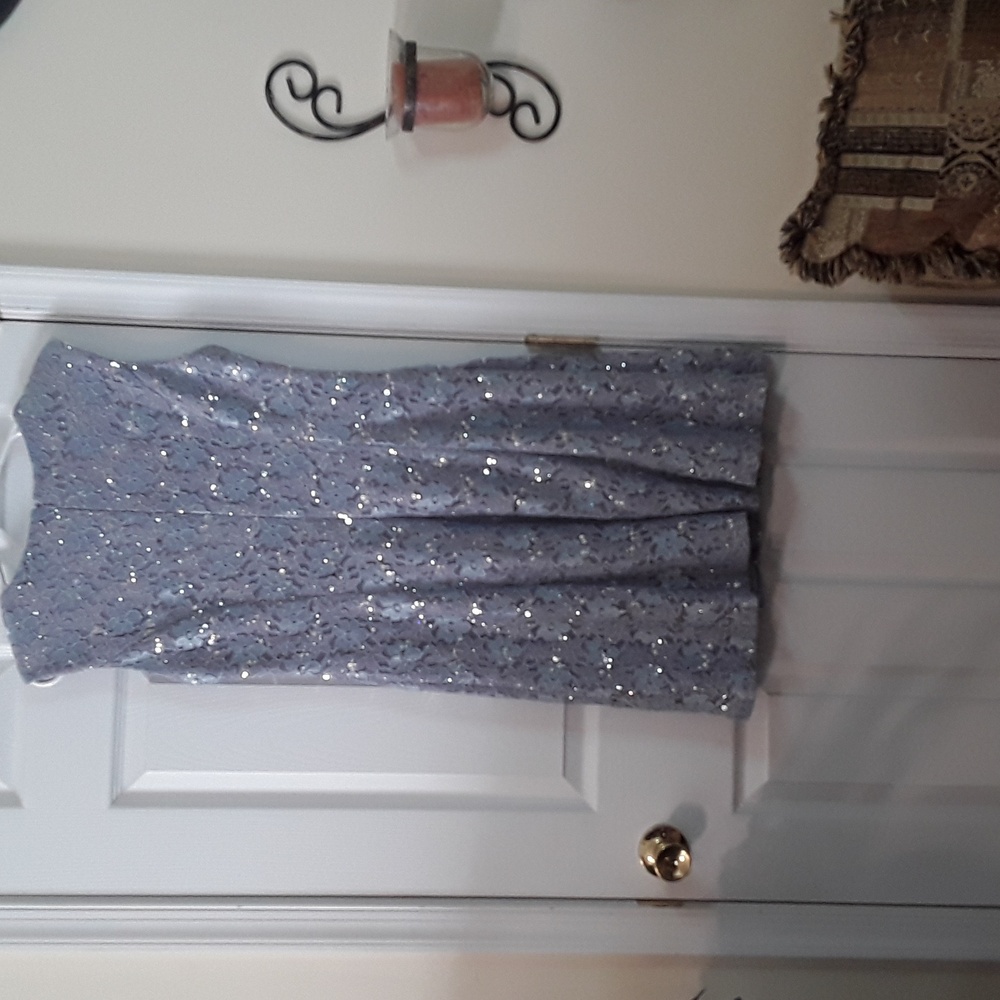 Dress - Picture 2 of 2